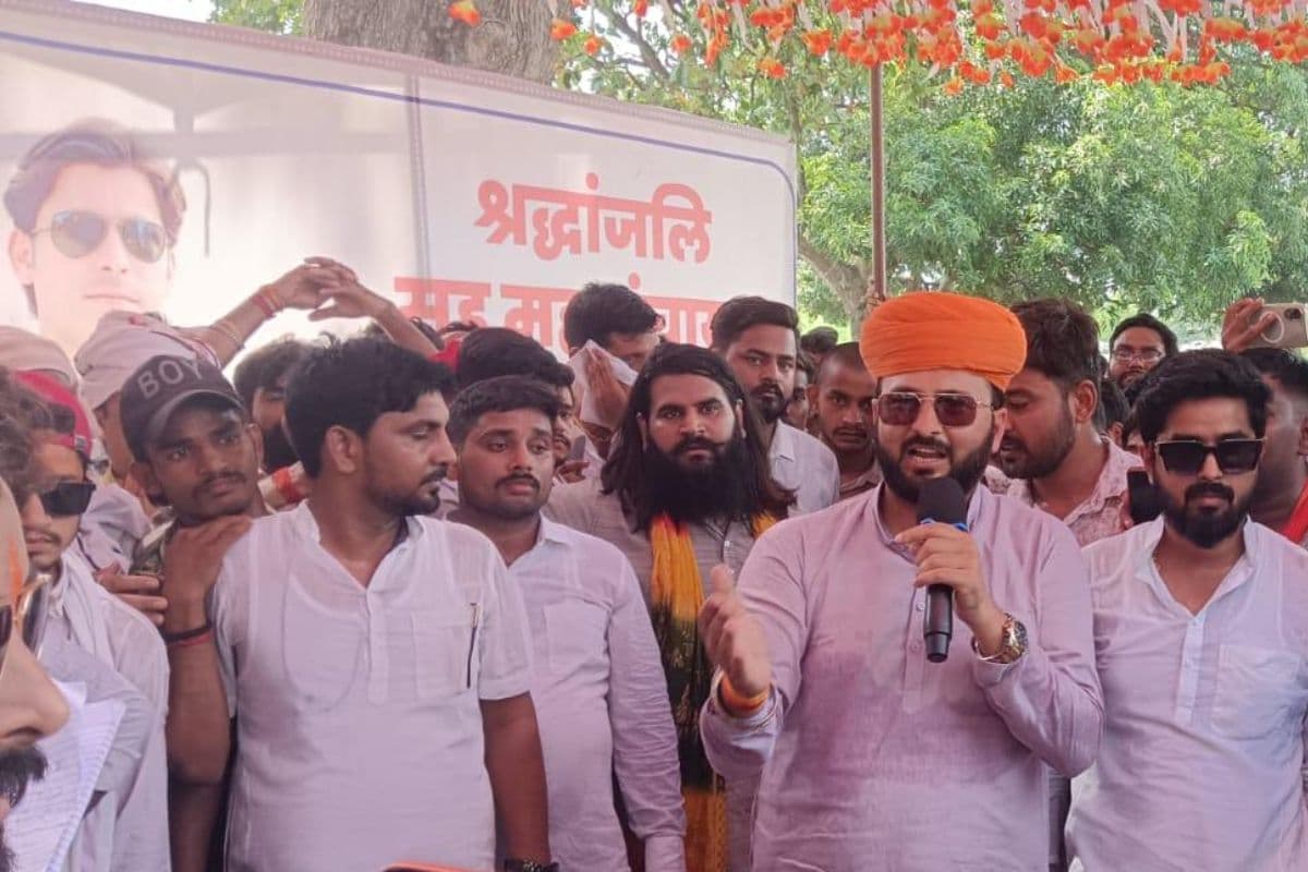 भरत तिवारी के एनकाउंटर के विरोध में हुए महापंचायत में उठीं ये 5 मुख्य मांगें, पिता-भाई की आंखों से छलके आंसू