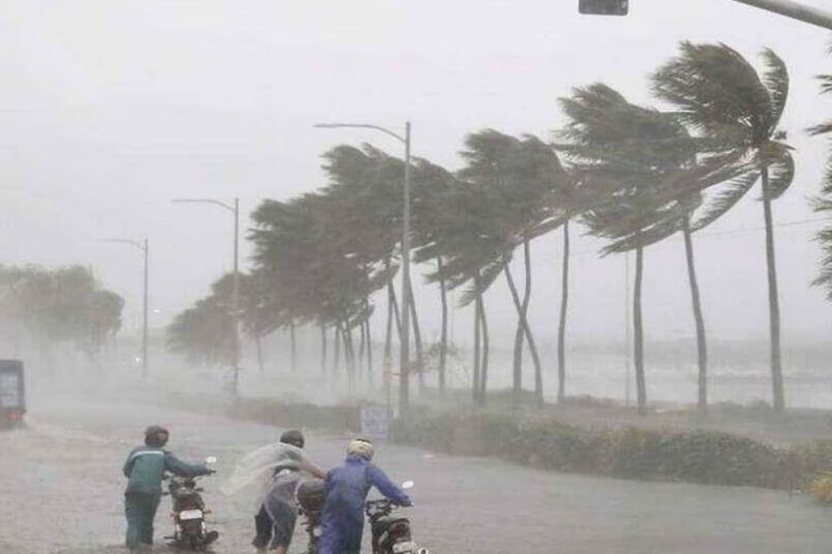 बिहार के इन 17 जिलों में मूसलाधार बारिश की चेतावनी, 60 किमी की रफ्तार से चलेगी हवा, IMD ने जारी किया अलर्ट