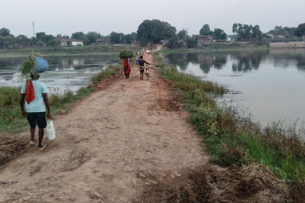 यूपी से बक्सर आ रहे तस्करों का 'मास्टरमाइंड' प्लान, उत्पाद विभाग को फिल्मी स्टाइल में छकाया, घेराबंदी तोड़ भागे
