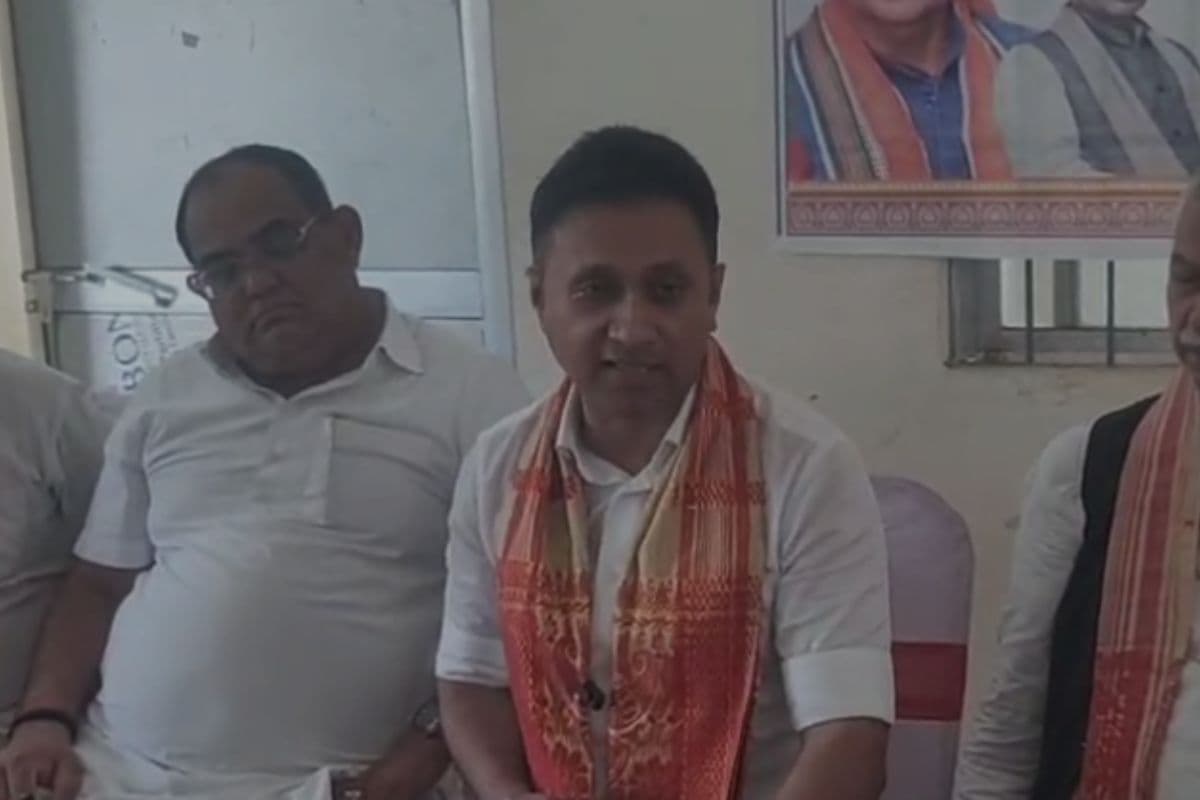 मोदी सरकार के 12 साल पूरे होने पर बक्सर में बोले MLA आनंद मिश्रा- योजनाओं का लाभ सीधे गरीबों और युवाओं तक पहुंचा