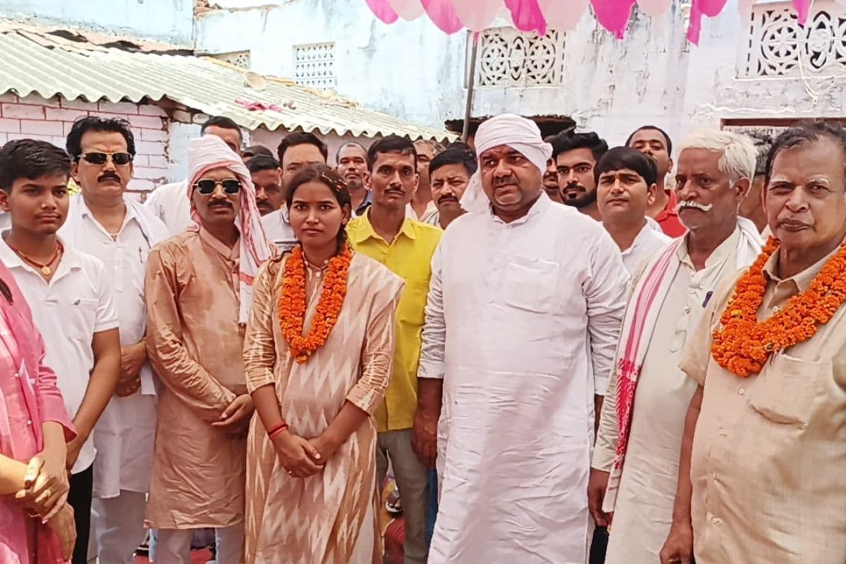 बक्सर में किसान की बेटी बनी DSP, गांव पहुंचने पर ग्रामीणों ने किया शानदार स्वागत