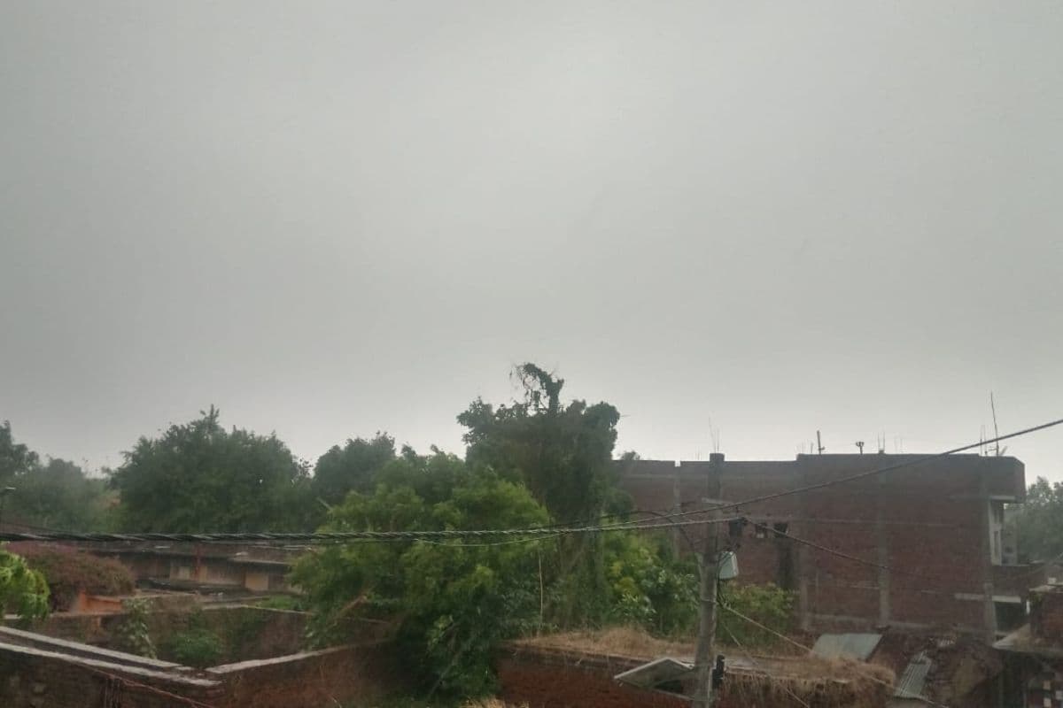 बक्सर में तेज आंधी के साथ झमाझम बारिश, भीषण गर्मी और उमस से लोगों को मिली बड़ी राहत