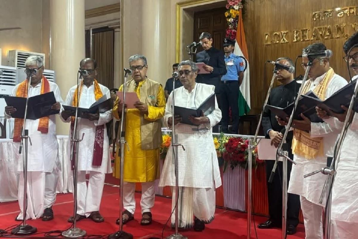 शुभेंदु कैबिनेट का विस्तार, 35 नये मंत्रियों को राज्यपाल ने दिलायी शपथ