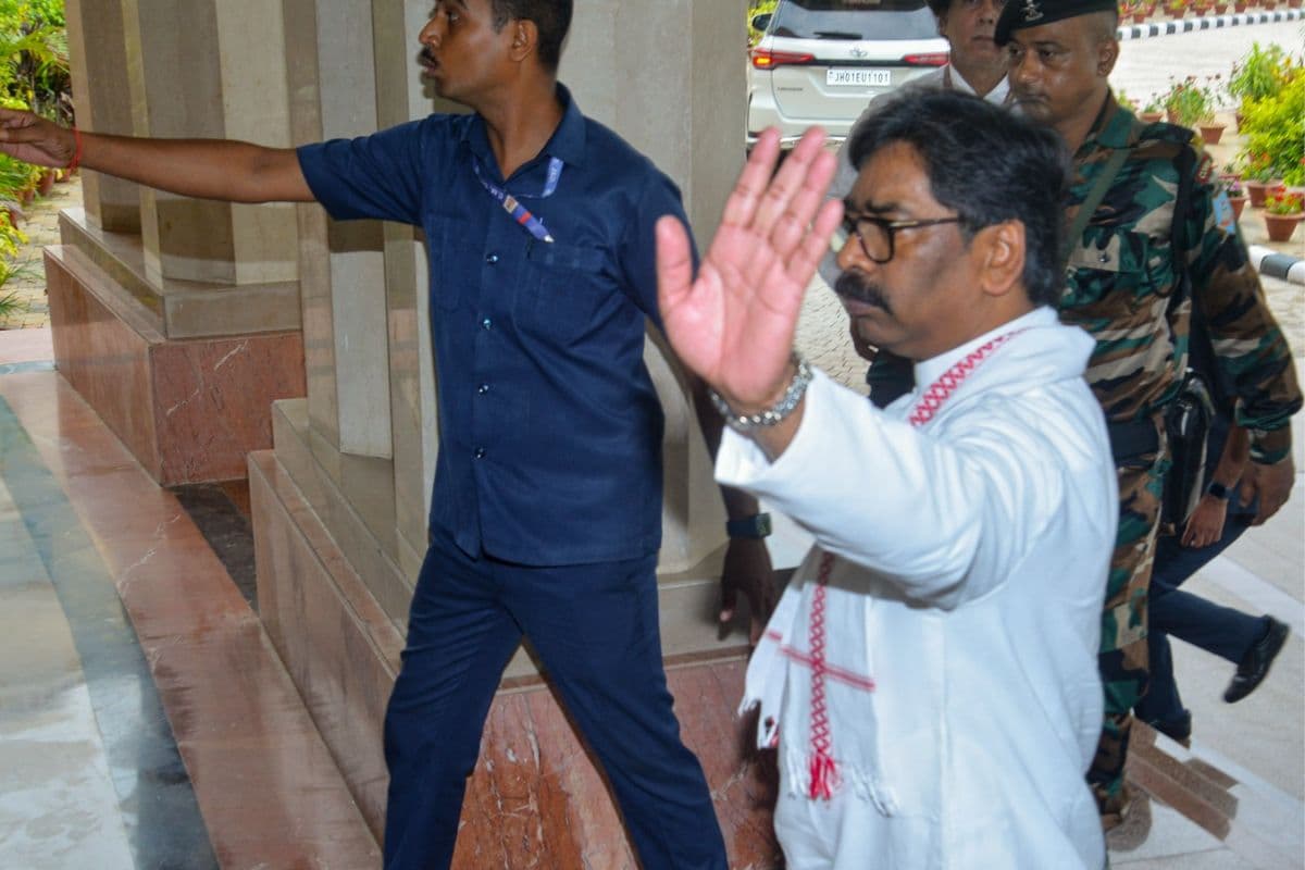 LIVE: झारखंड में राज्यसभा की दो सीट के लिए मतदान शुरू, सीएम पहुंचे विधानसभा