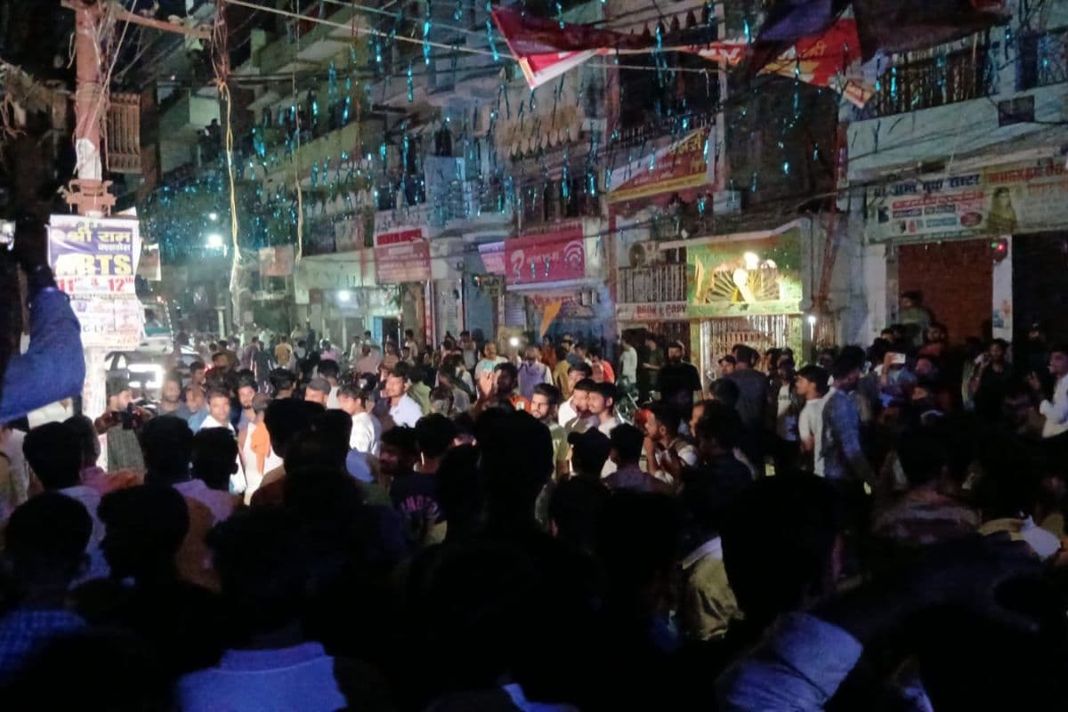 खान सर को नहीं गिरफ्तार कर सकी पुलिस, रातभर चला ड्रामा, सुबह तक कोचिंग के बाहर डटे रहे छात्र