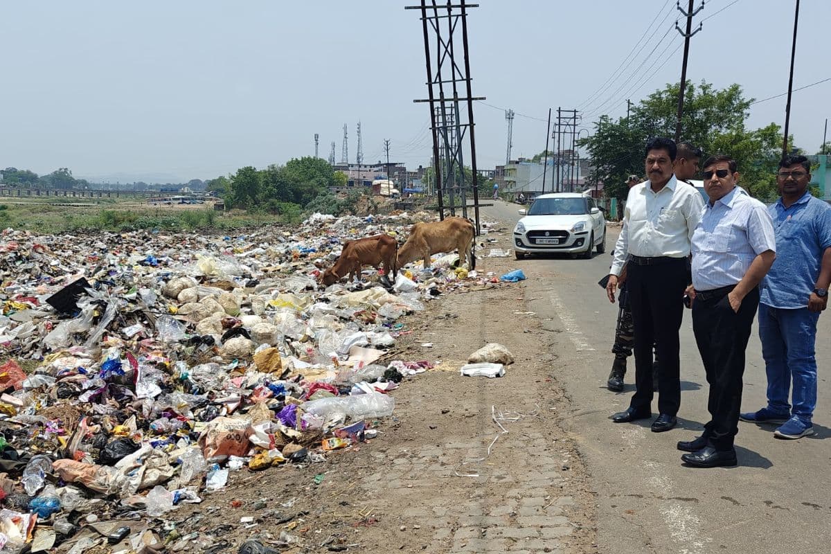 गढ़वा: दानरो नदी को पॉल्यूशन फ्री रखने के लिए प्रशासन सख्त, उपायुक्त ने किया औचक निरीक्षण