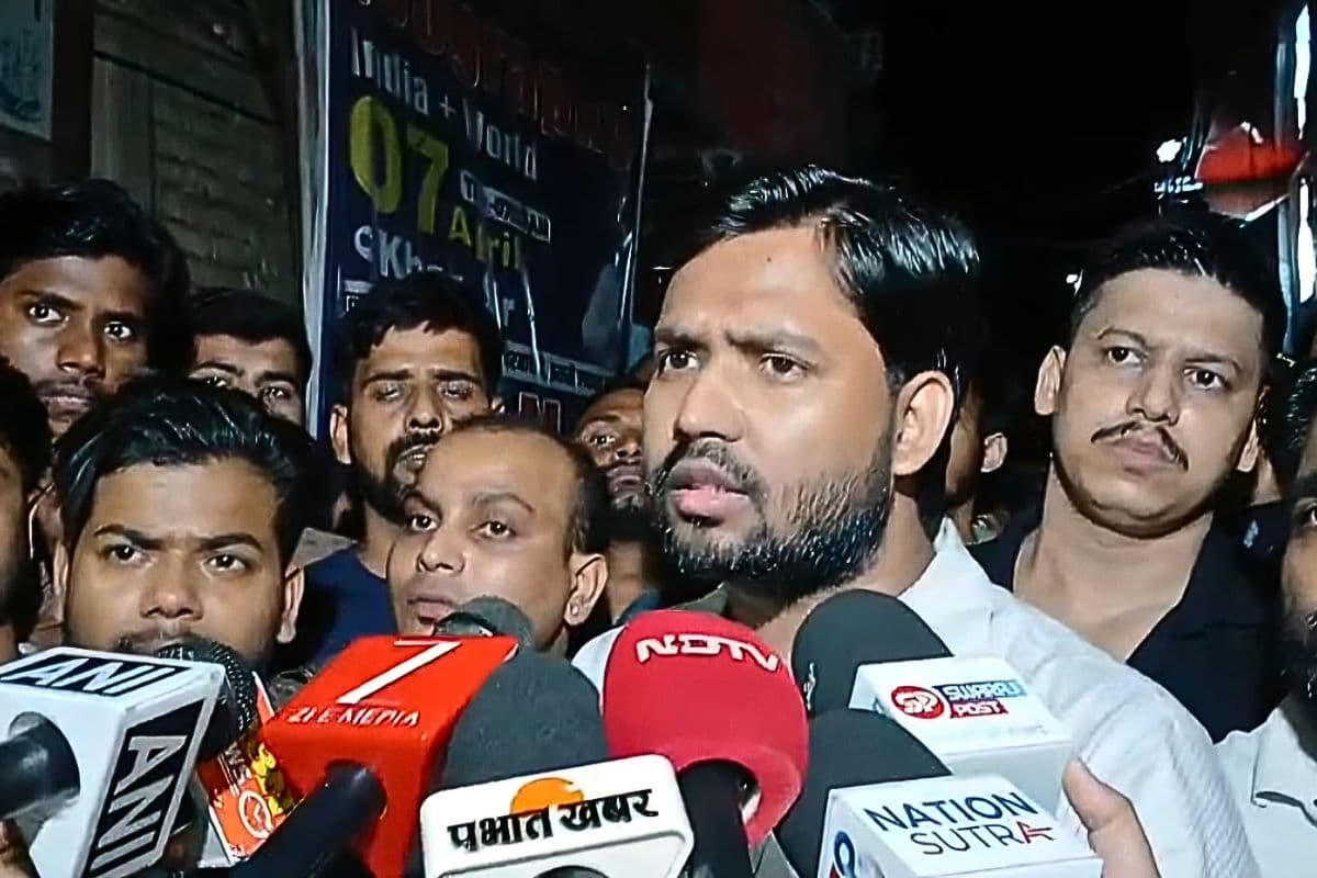 खान सर कहां हैं? पुलिस की तारीफ की, जांच में सहयोग का वादा भी किया, फिर FIR के बाद से कहां गायब हैं फैसल खान
