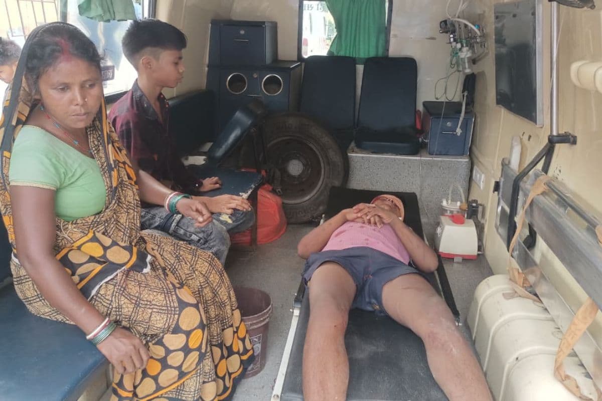 नाबालिग ने उठाई CNG ऑटो की चाबी, रास्ते में पलट गया वाहन, तीन किशोर घायल, दो रेफर