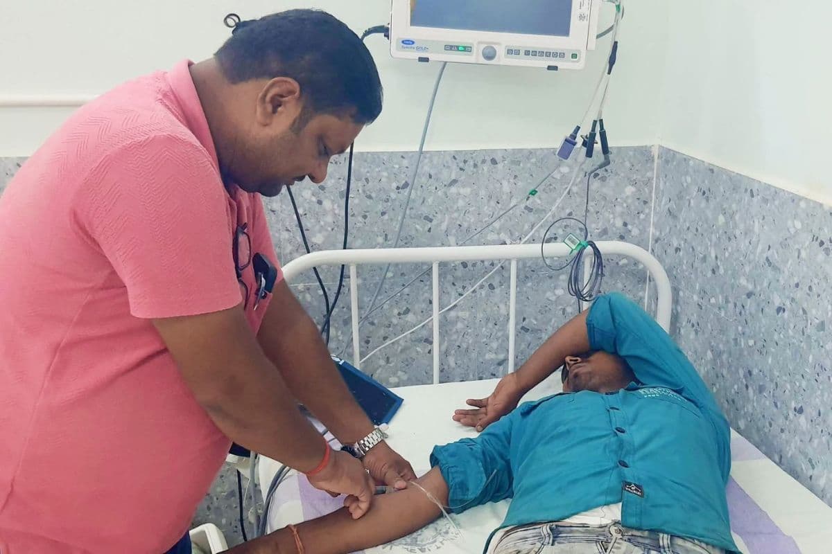 पानी समझकर युवक ने पी लिया डीजल, गले और छाती में जलन के बाद अस्पताल में भर्ती