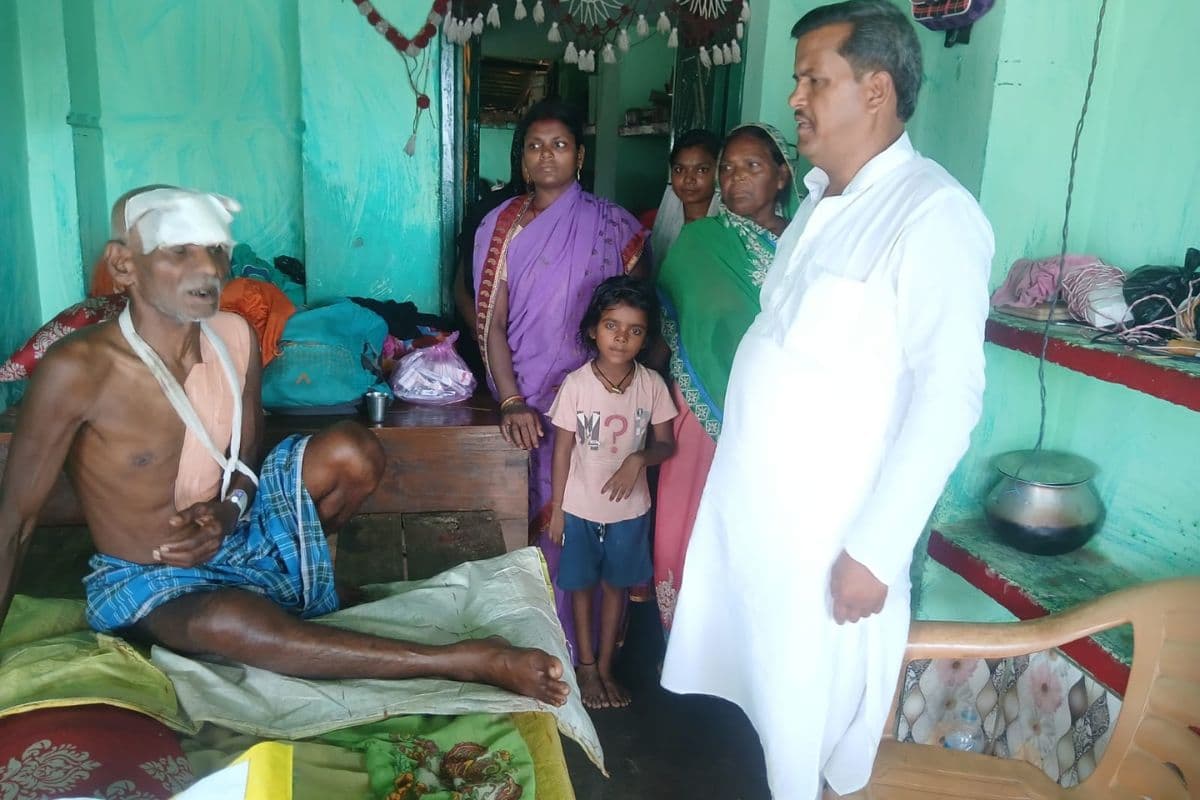 अज्ञात हाइवा की टक्कर से टोटो चालक गंभीर, भागलपुर रेफर
