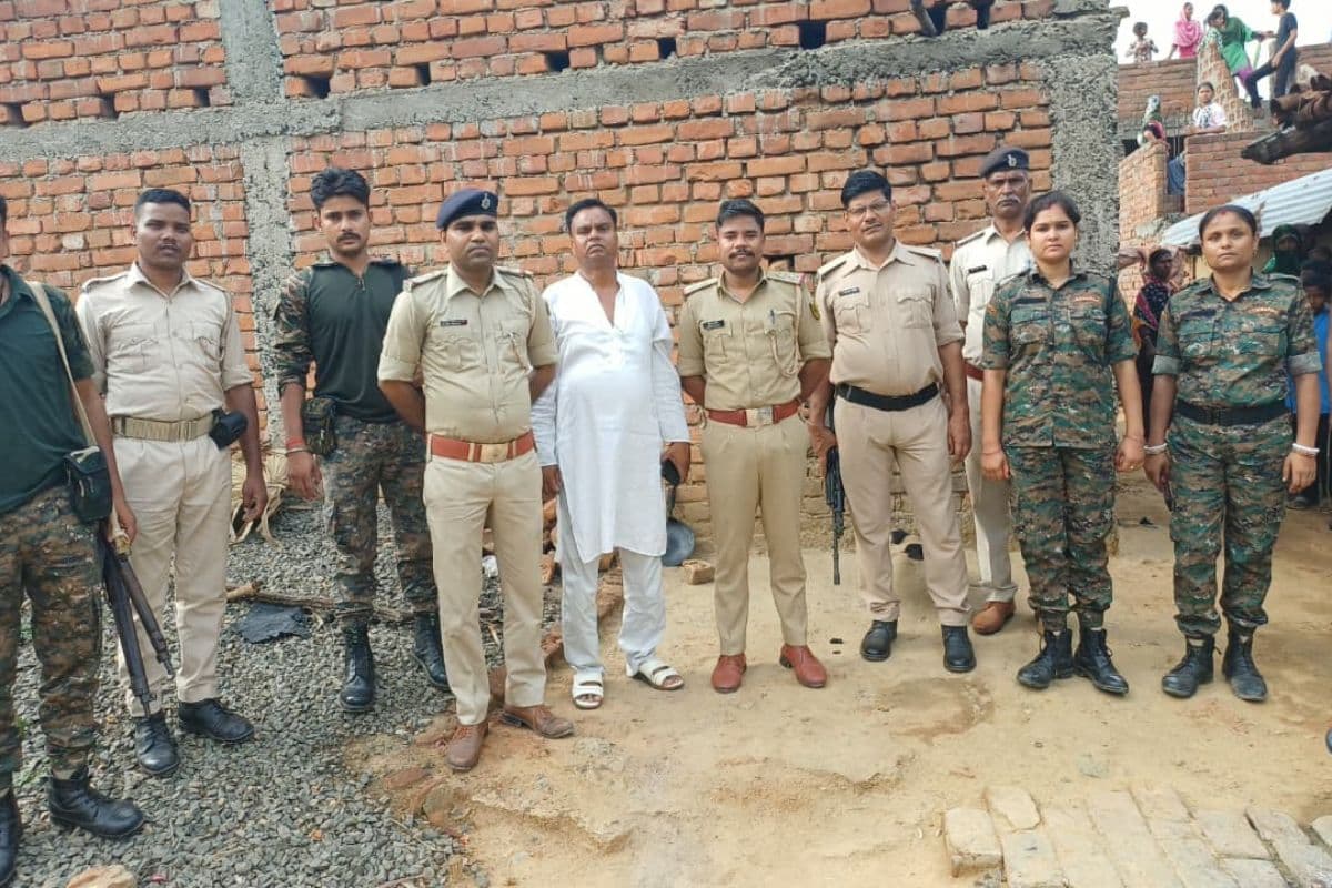 सात अभियुक्तों के घर कुर्की की कार्रवाई, एक ने कोर्ट में किया सरेंडर