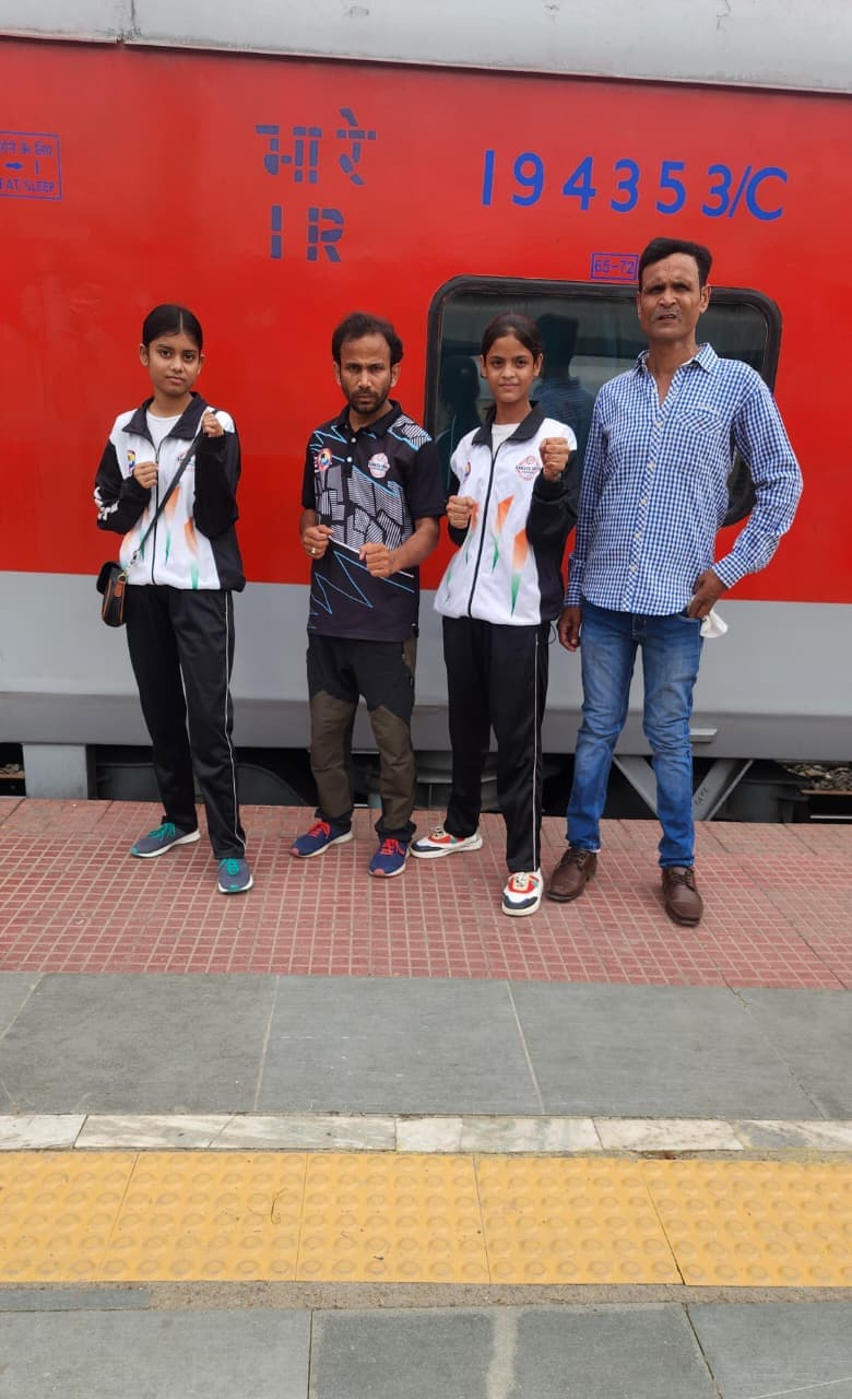 भागलपुर की बेटी सबा खातून नेशनल कराटे चैंपियनशिप के लिए देहरादून रवाना