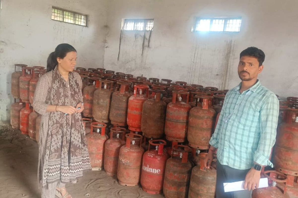 गैस वितरण पर प्रशासन रोज कर रहा मॉनिटरिंग, शिकायत मिलते ही होगी कार्रवाई