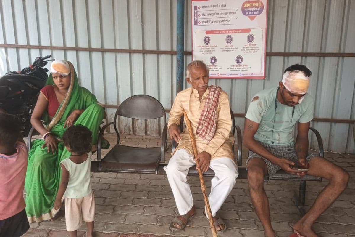 जमीन विवाद में पति-पत्नी पर लाठी-डंडे से पीटा, अस्पताल में भर्ती