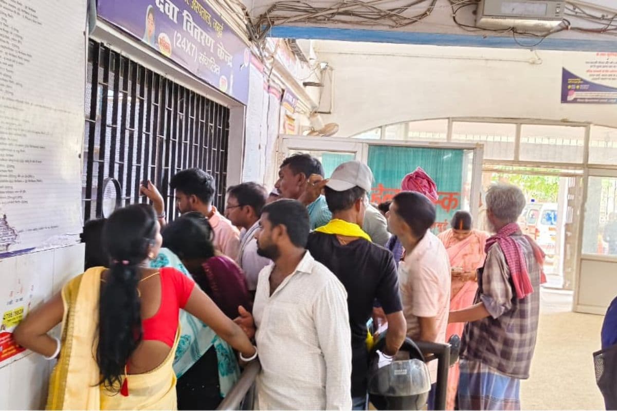 हीट वेव से जमुई के अस्पताल में बड़ रही मरीजों की भीड़