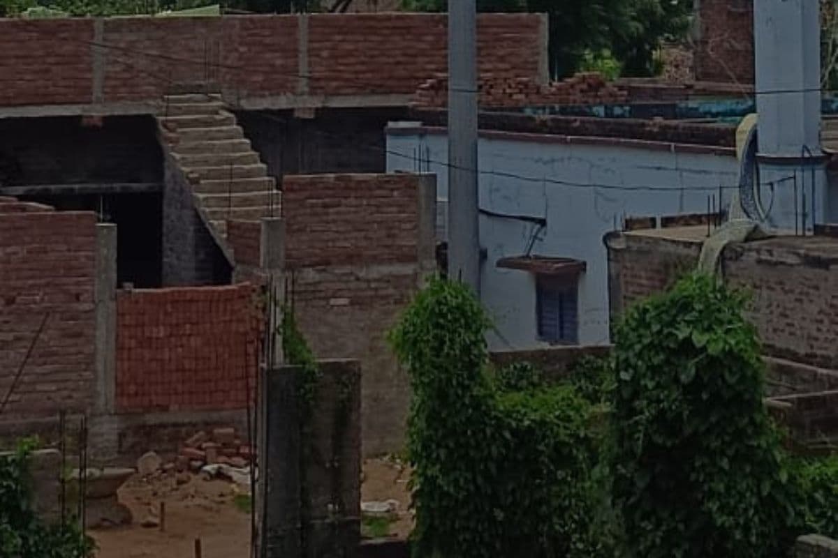 अंधेरे में डूबे कई वार्ड, लाखों की हाइमास्ट लाइट बनी शोभा की वस्तु