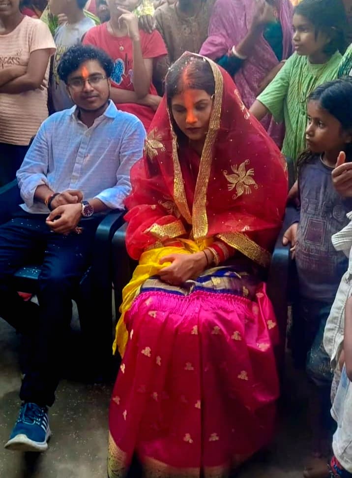 प्रेम को मिली मंजिल: शिक्षिका ने जेंडर परिवर्तन करा चुके युवक से रचाई शादी