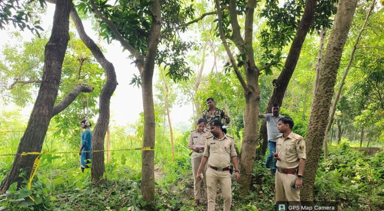 पेड़ परे फंदे से लटका मिला 19 वर्षीय युवती का शव