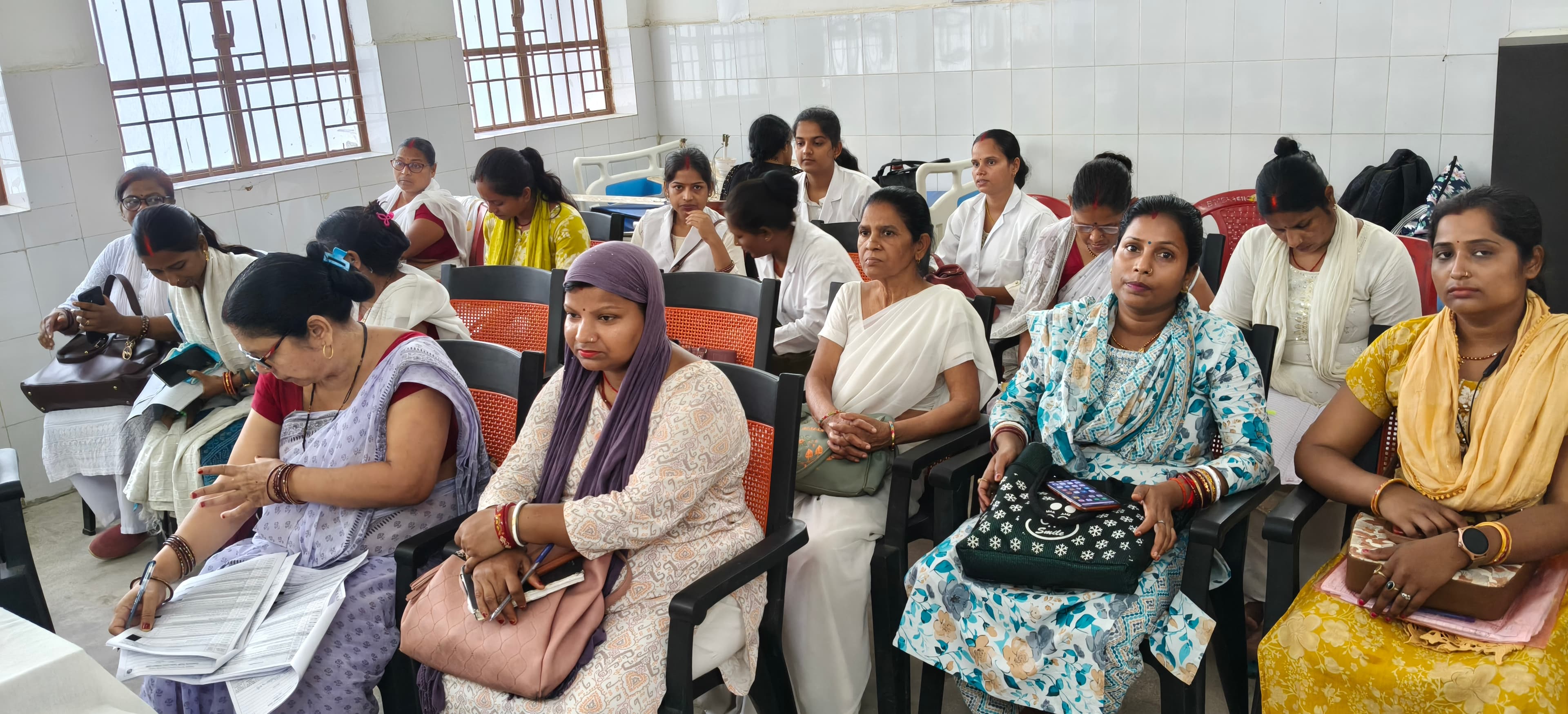 सीएचओ व एएनएम की मासिक समीक्षा बैठक में उपाधीक्षक ने लक्ष्य पूर्ण करने का दिया निर्देश