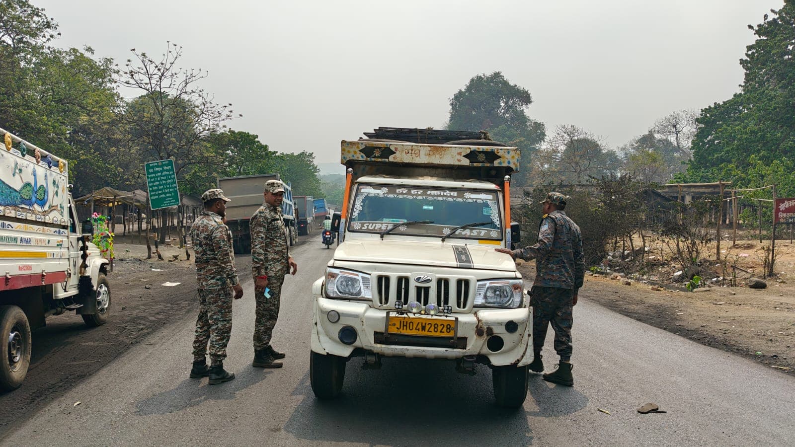 हाइवे पर 13 वाहन चालकों से पुलिस ने वसूला जुर्माना