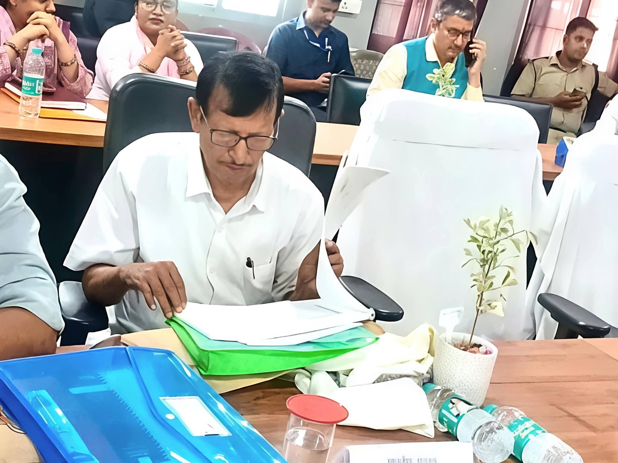 विधायक ने बीस सूत्री बैठक में मनिहारी- साहिबगंज स्टीमर फेरी सेवा का मुद्दा उठाया