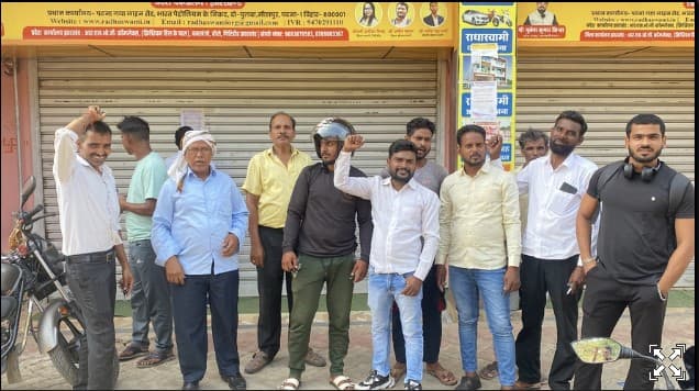 Giridih News :राधास्वामी संगठन के जिला कार्यालय का शटर बंद, भाग गये कर्मी, घंटों हुआ हंगामा