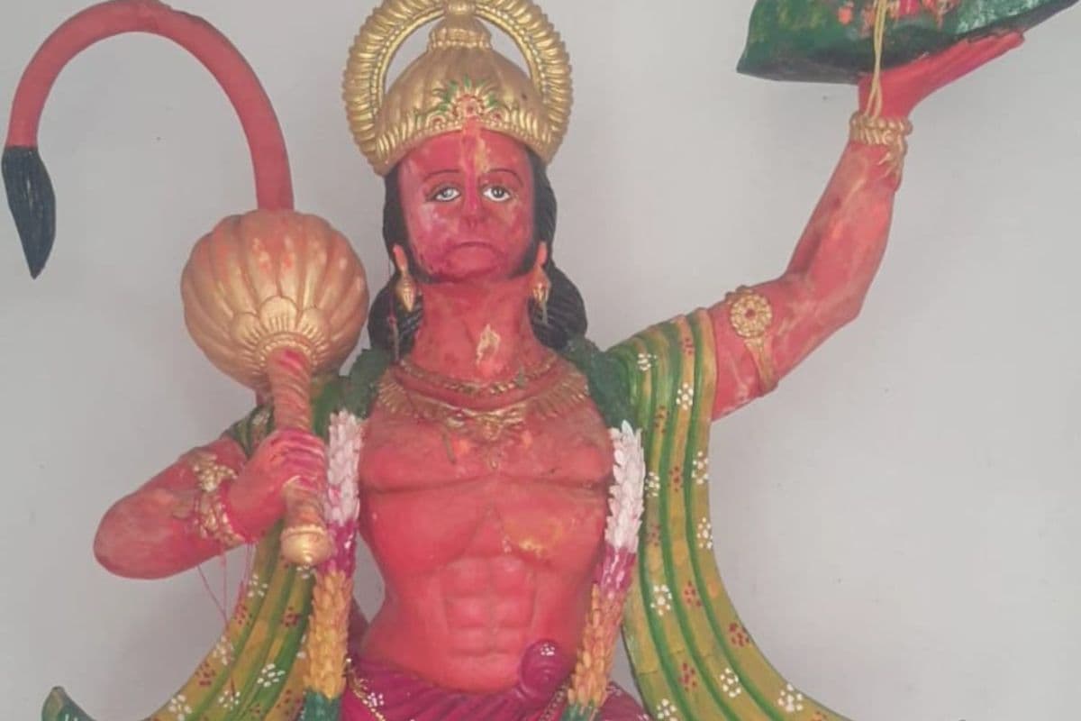 सुबह 5 बजे खुलते ही मंदिरों में लगी भक्तों की लंबी कतार