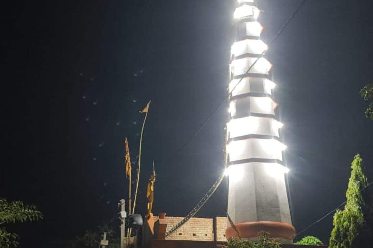 बेनीपुर के बाबा भोलेनाथ के दर्शन के लिए राहगीर रोक लेते हैं अपने कदम