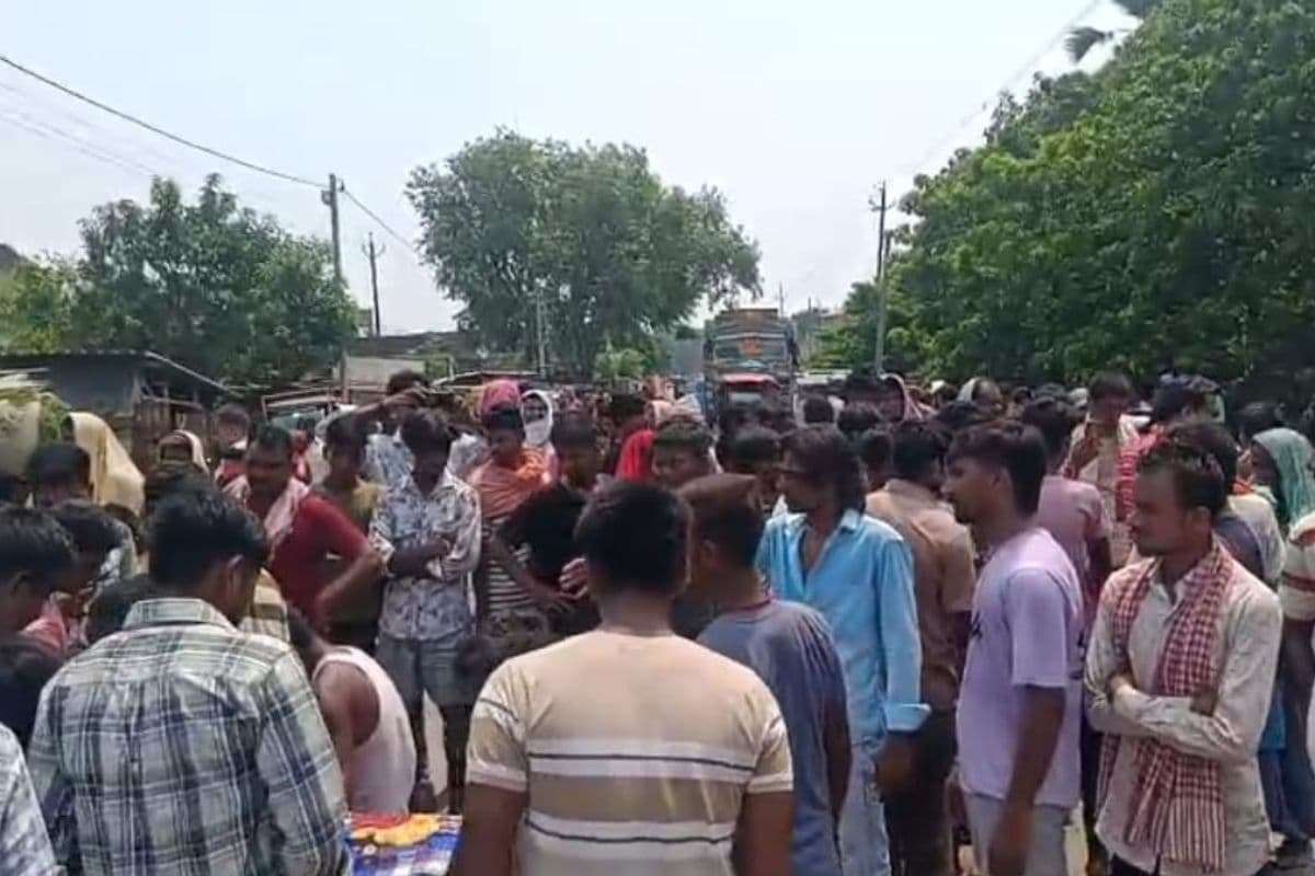 एनएच-80 पर तेज रफ्तार वाहन ने सैलून कर्मी को कुचला, मौके पर हो गयी मौत, ग्रामीणों ने किया सड़क जाम