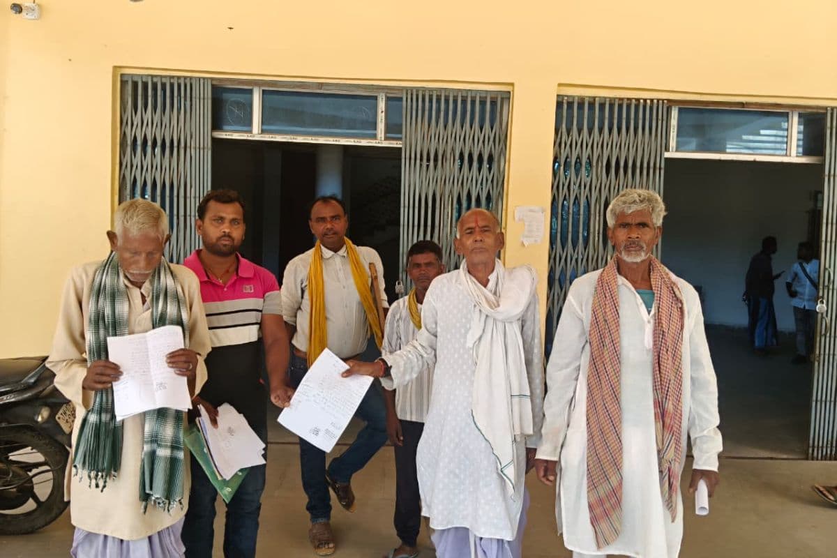 भतुआचक गांव में जलजमाव से बिगड़े हालात, ग्रामीणों ने बीडीओ से लगायी गुहार