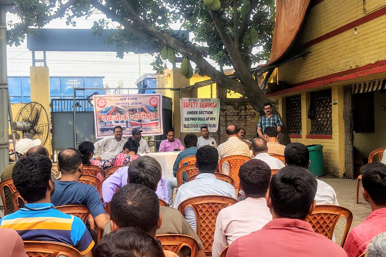 गर्मी के मौसम में पटरियों के रखरखाव पर हुई संगोष्ठी