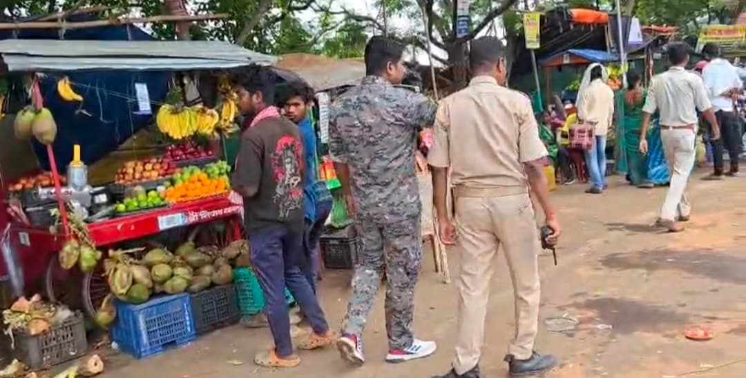एम्स के सामने से पुलिस ने हटवाये अवैध रूप से खड़े वाहन