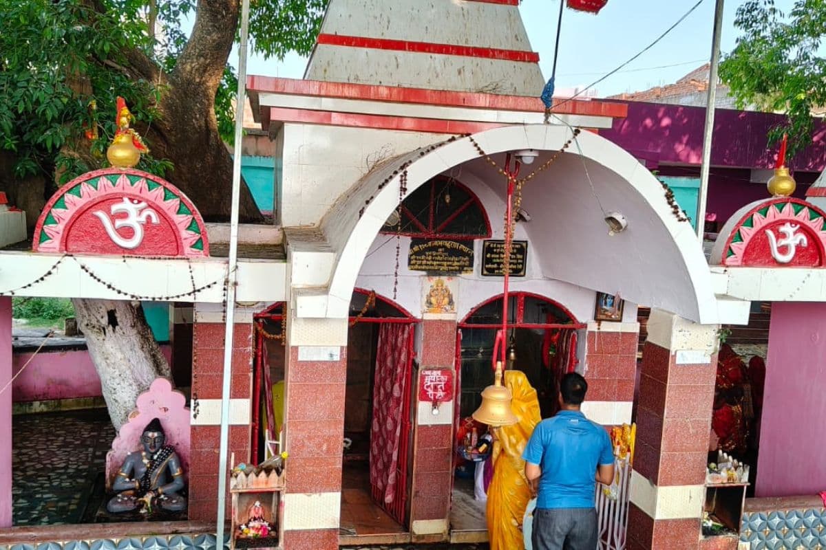 बांका के प्रमुख मंदिरों में उमड़ी श्रद्धालुओं की भीड़