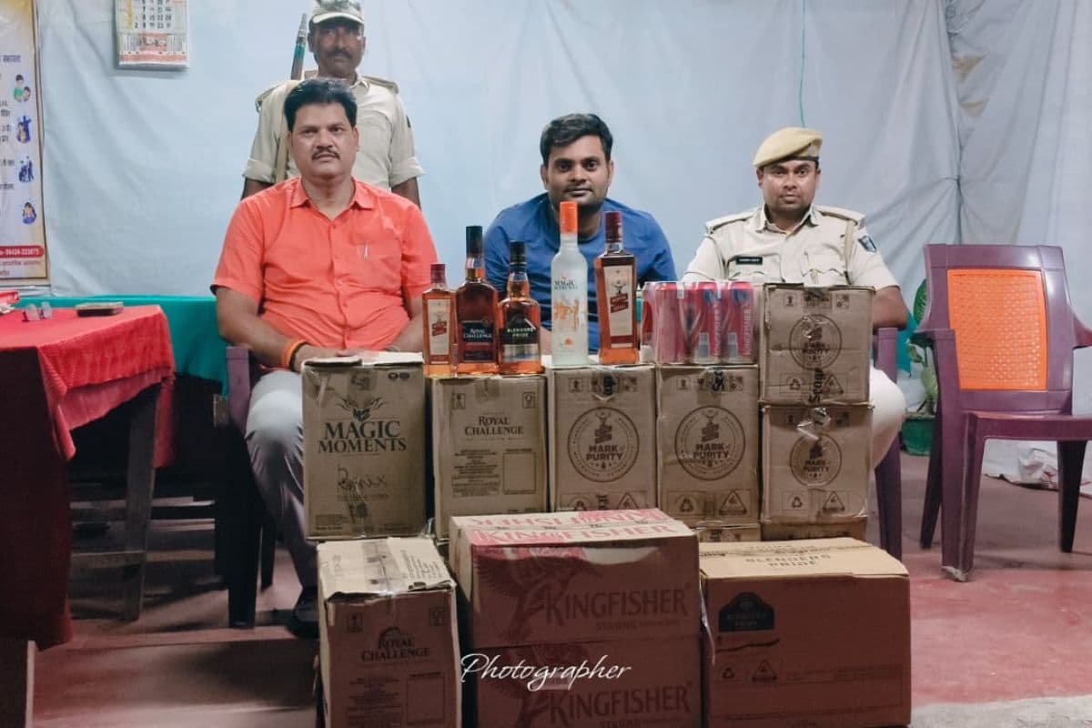चांदन पुलिस ने स्कॉर्पियो से जब्त की 141 लीटर विदेशी शराब, तस्कर फरार