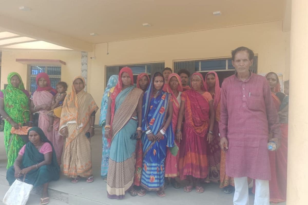 धोरैया में तीन महीने से पानी को तरस रहे ग्रामीण, महिलाओं ने प्रखंड कार्यालय पहुंचकर किया हंगामा