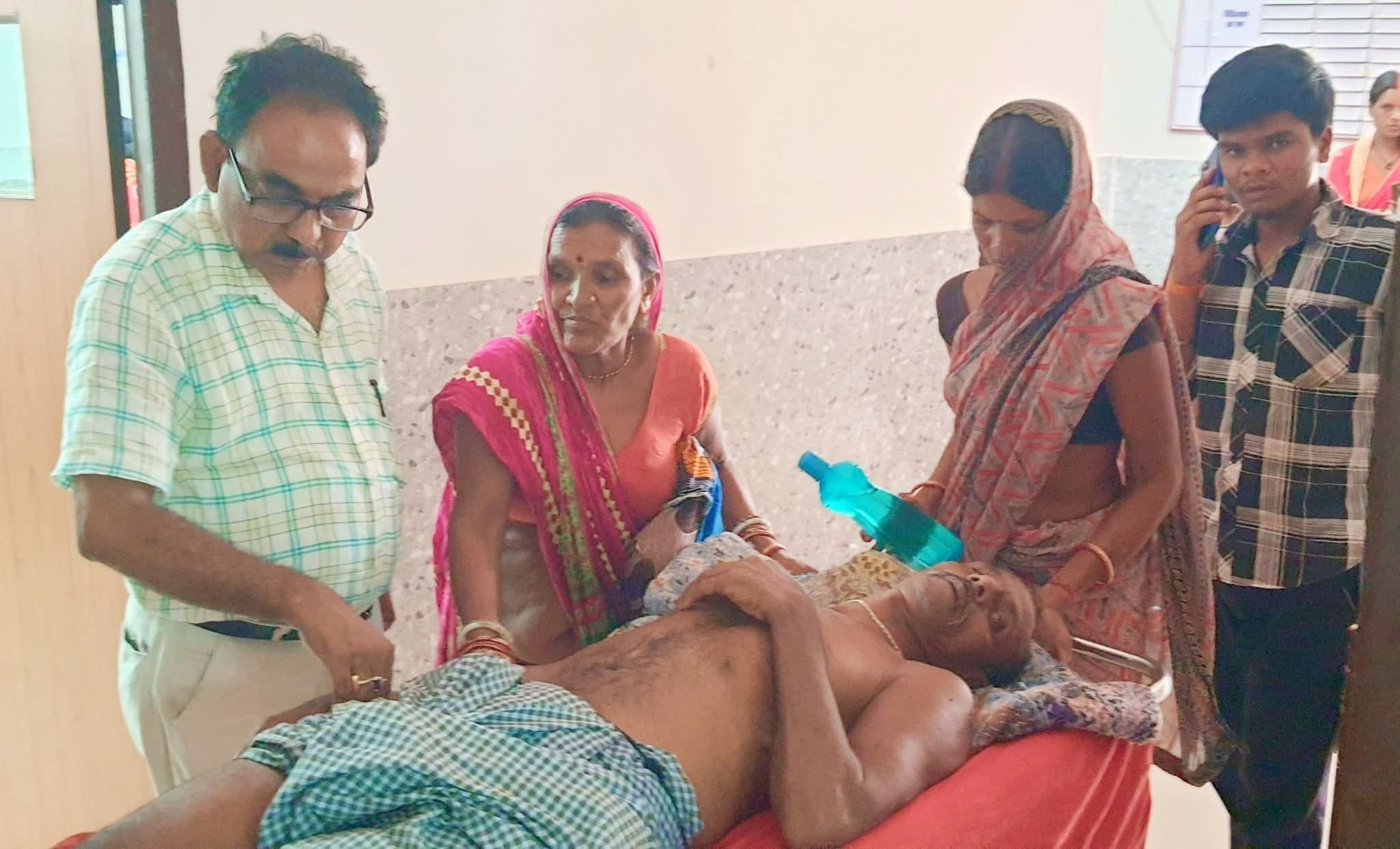 Banka News महुआ पेड़ से गिरकर अधेड़ गंभीर रूप से हुए घायल