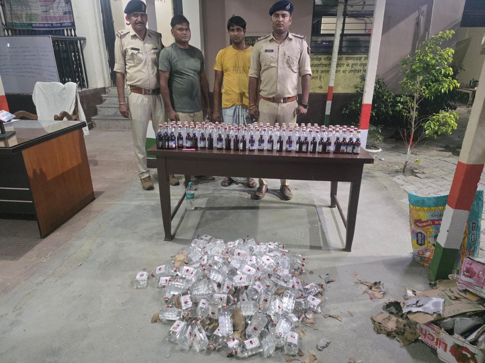 कोल्ड ड्रिंक्स की दुकान से शराब व  कफ सिरप जब्त, दुकानदार गिरफ्तार
