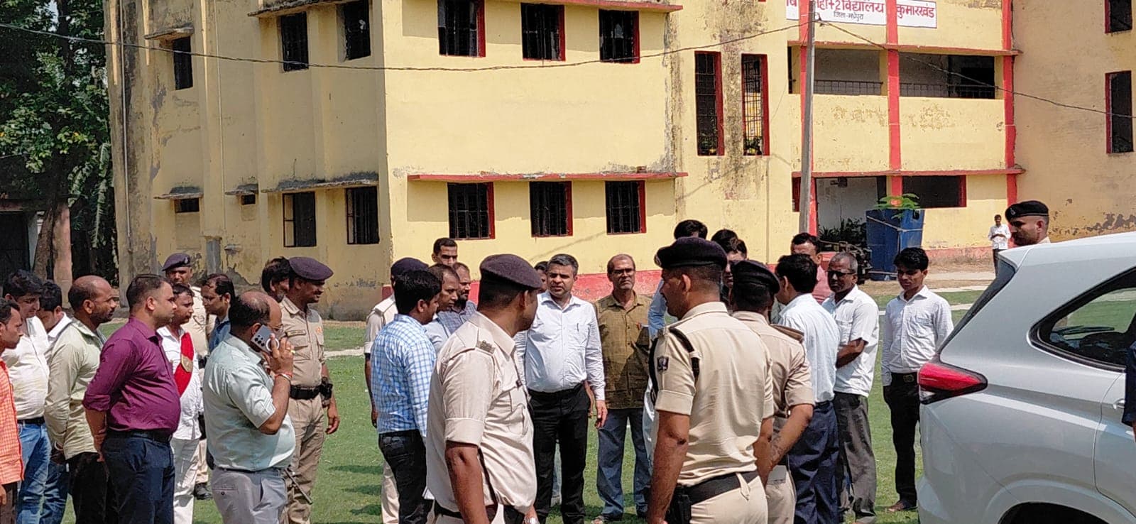डिग्री कॉलेज संचालन की दिशा में बढ़े कदम, डीएम ने किया पुराने भवन का निरीक्षण