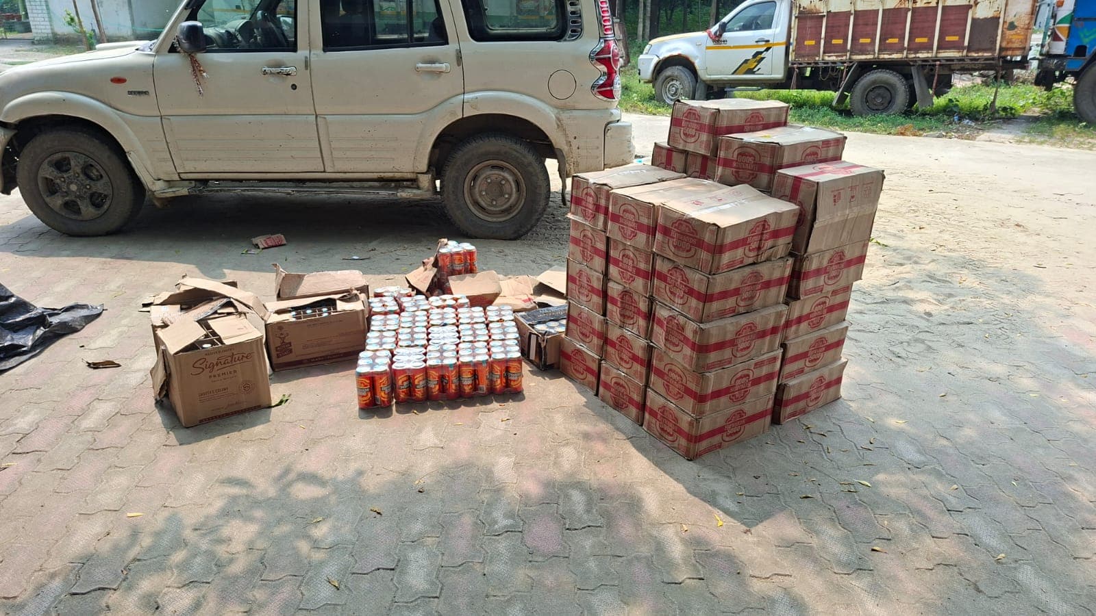 स्कॉर्पियो से 559 लीटर विदेशी शराब बरामद, चालक फरार
