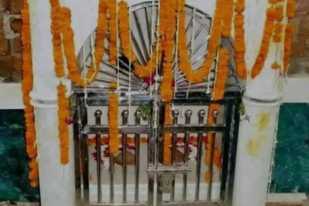 बभनगावां का रहस्मयी नाग मंदिर : यहां होती है साक्षात नाग-नागिन की पूजा