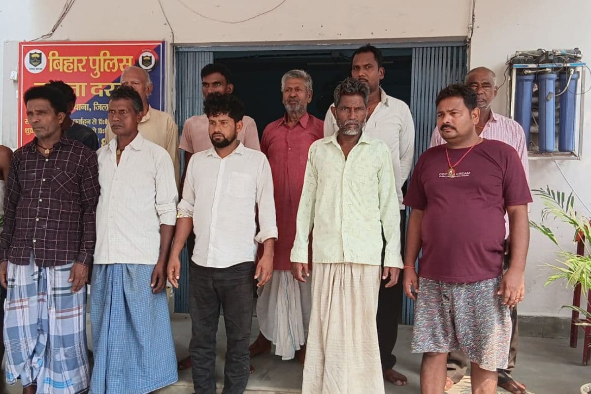 अमरपुर की कई पंचायतों में रातभर चली छापेमारी, पुलिस 13 वारंटियों को कर लिया गिरफ्तार