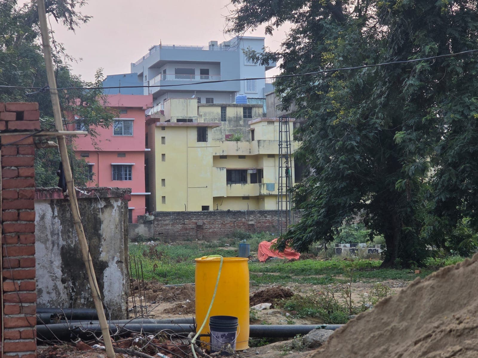 इलेक्ट्रिक बसों के परिचालन को लेकर चार्जिंग स्टेशन को लेकर पाइलिंग काम शुरू, 10 प्वांइट बनना है