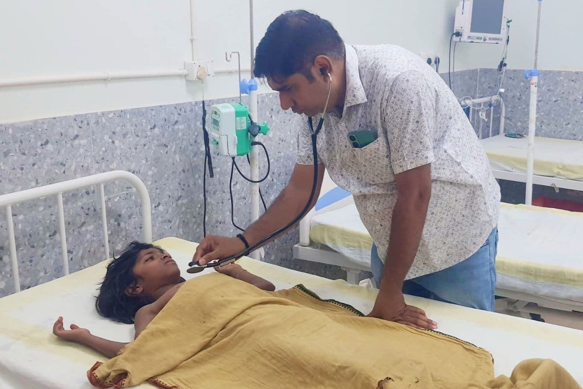 कटोरिया में लोहे के गेट में दौड़ा करेंट, 7 साल की बच्ची आयी चपेट में, समय रहते अस्पताल पहुंचाने से बची जान