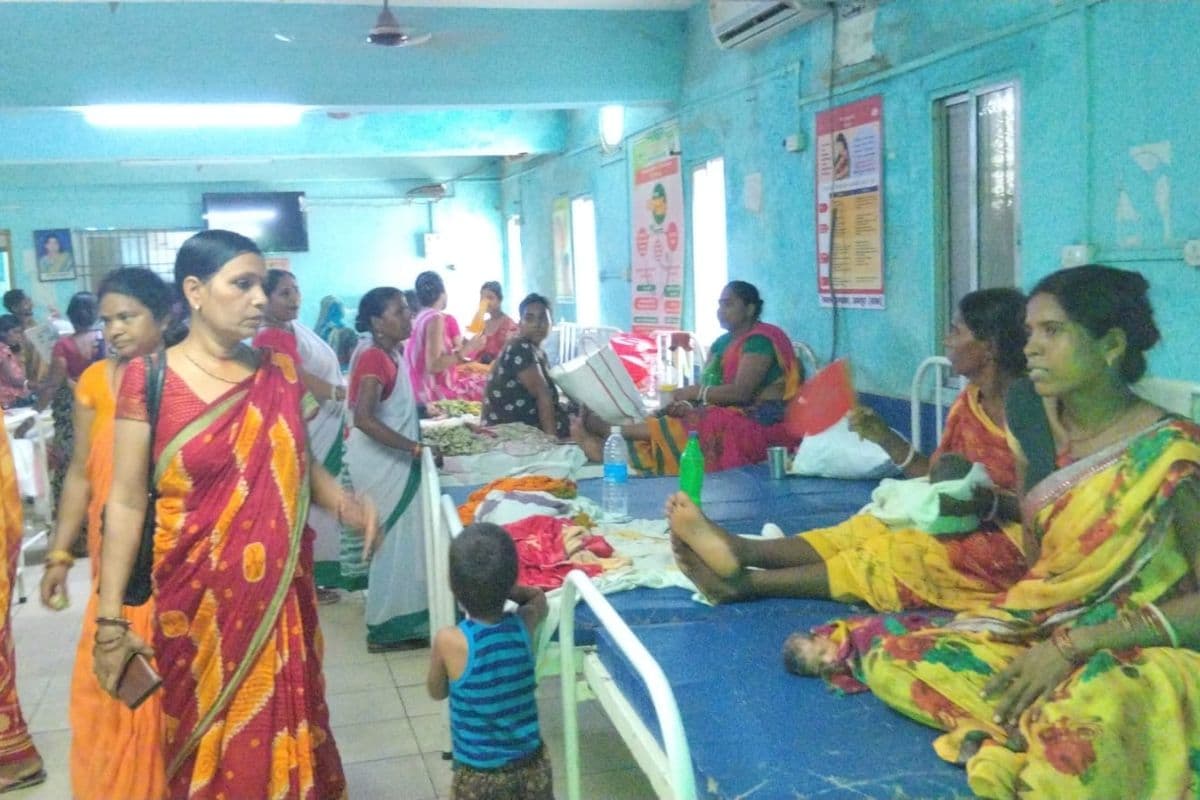 अमरपुर अस्पताल में AC खराब, पंखा भी नहीं दे रहा साथ, उमस से तड़प रहे मरीज, तो विलख रहे नवजात