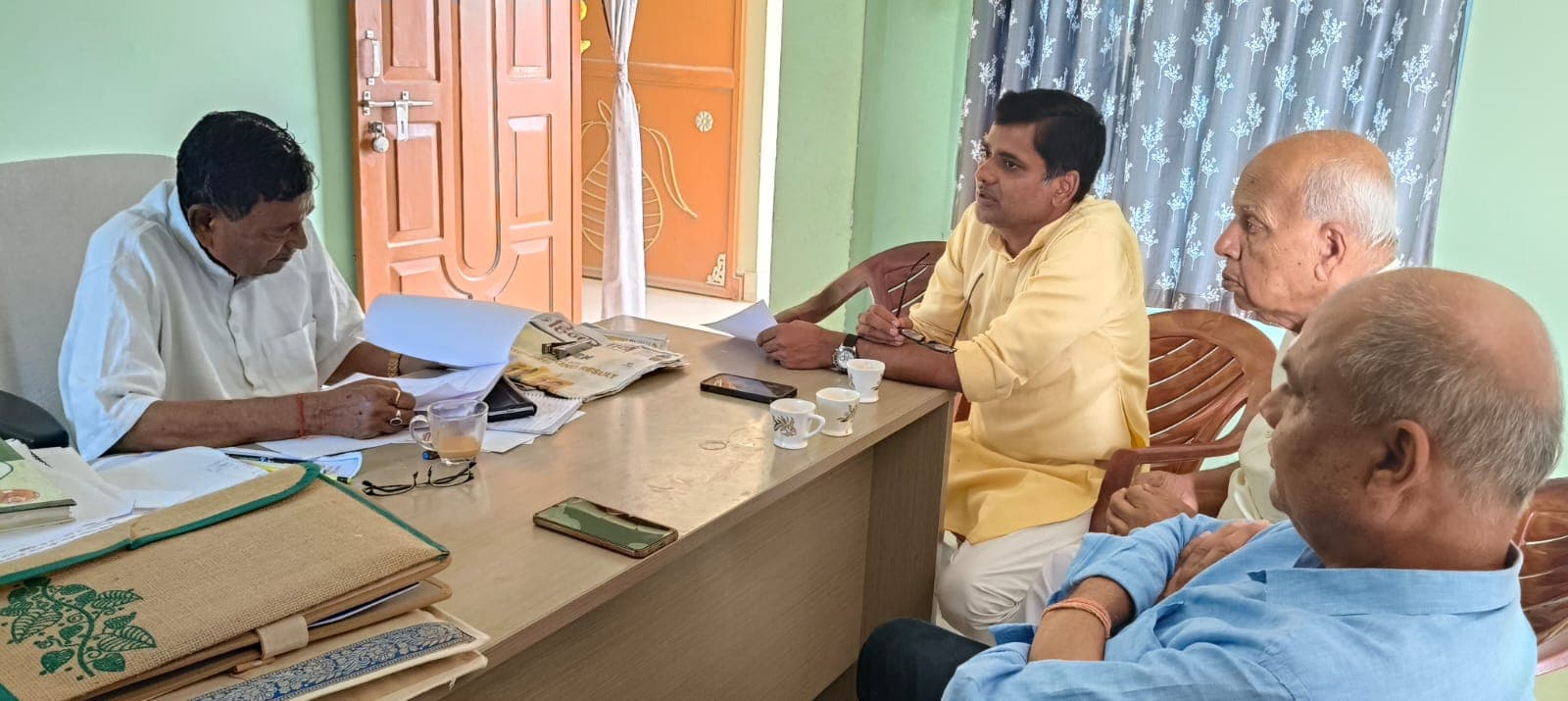 बरुआरी स्टेशन पर वैशाली व जोगबनी एक्सप्रेस के ठहराव की मांग तेज