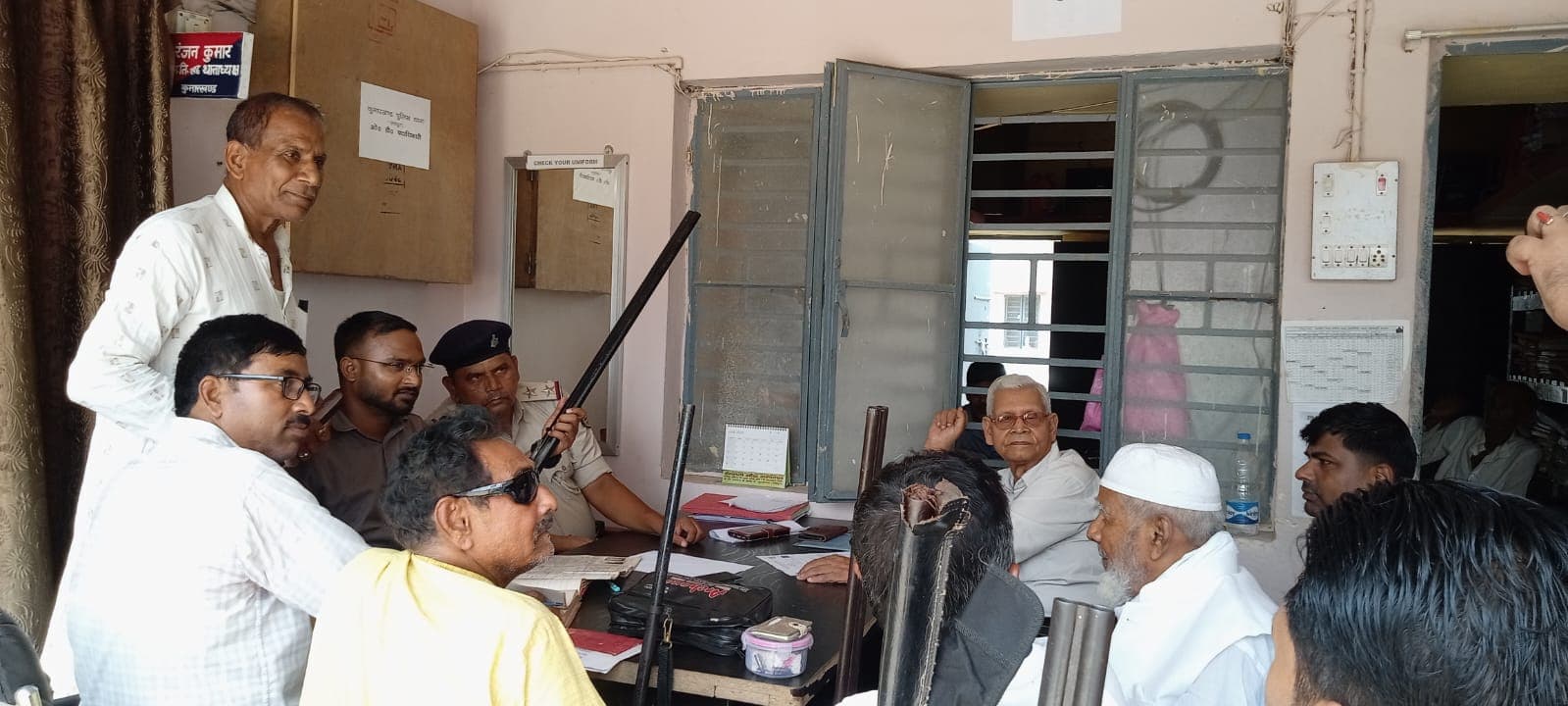 शस्त्र लाइसेंसधारियों के हथियारों का हुआ भौतिक सत्यापन, अभिलेखों की हुई जांच