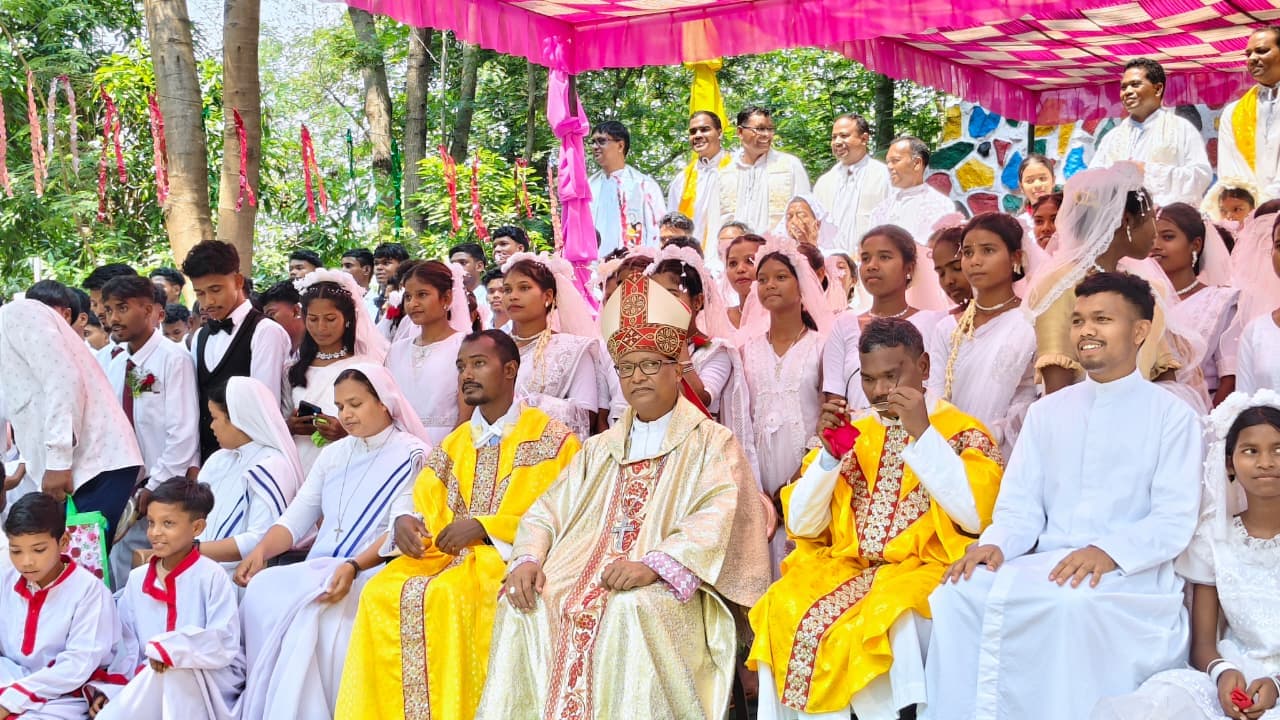 तोरपा में 285 बच्चों का दृढ़ीकरण संस्कार