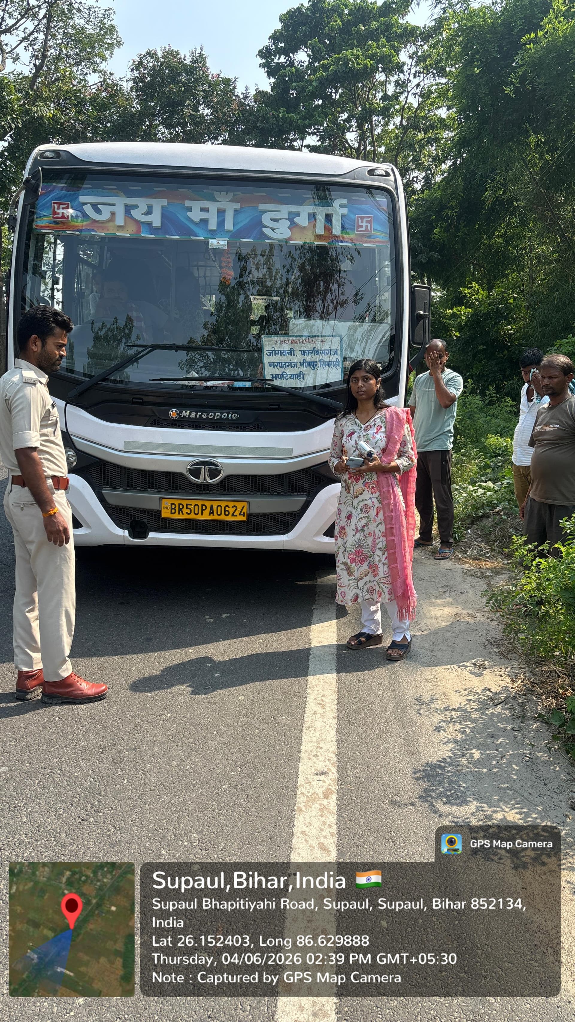 मनमाना किराया वसूलने वालों पर प्रशासन सख्त, बसों में चढ़कर यात्रियों से ली गई जानकारी