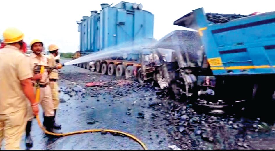 एनएच-19 पर भीषण सड़क हादसा डंपर चालक की जलने से हुई मौत