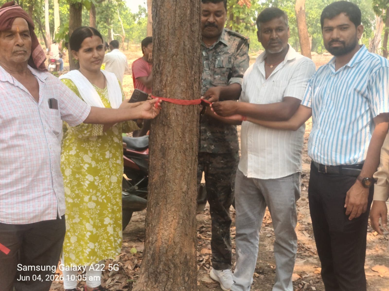 Giridih News :ग्रामीणों ने लिया पर्यावरण संरक्षण का संकल्प